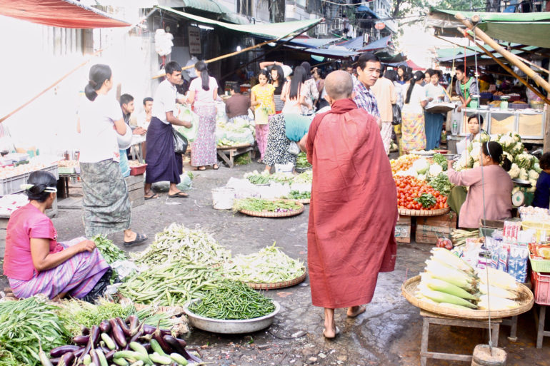 Mercato del mattino a Yangon