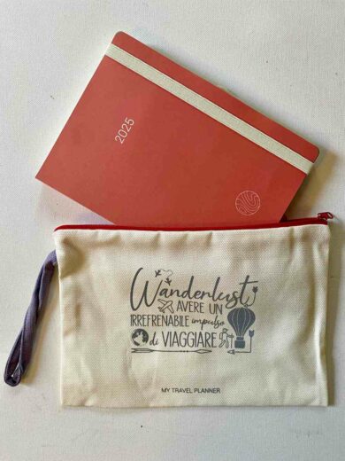 pacchetto promozionale agenda e pochette wanderlust regalo perfetto per una viaggiatrice