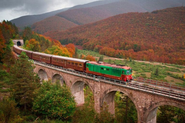 ammirare il foliage dal treno in Italia