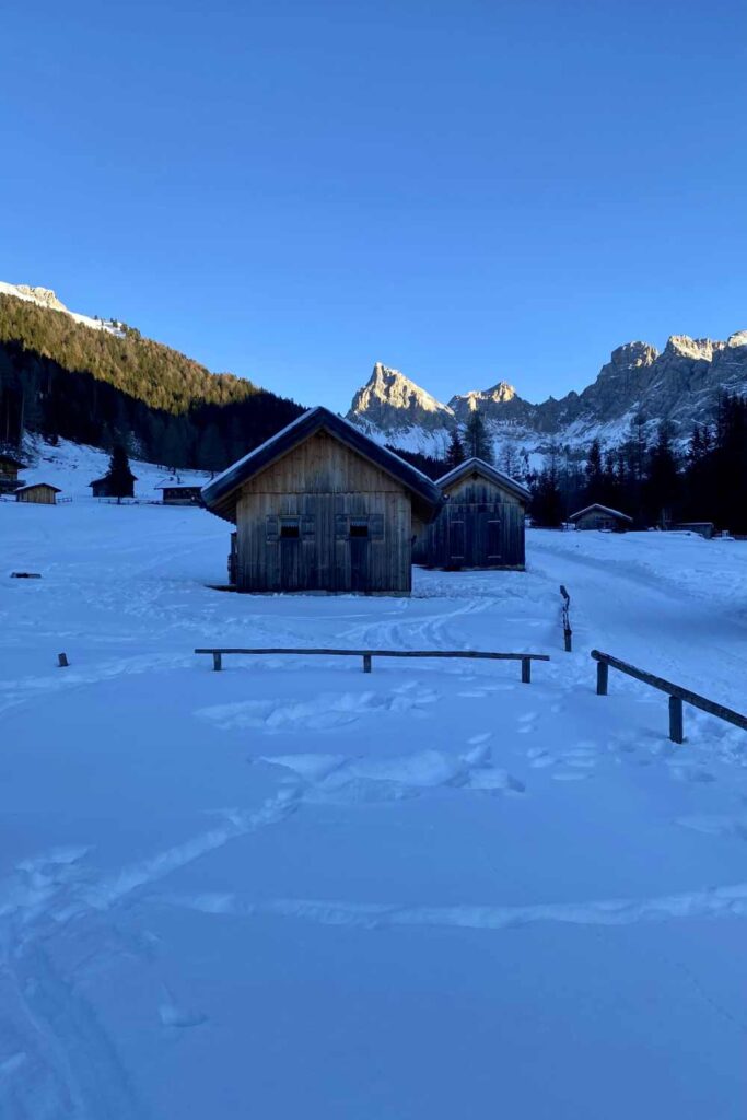 Canazei e la Val di Fassa in inverno se non scii: escursione in Val San Nicolò