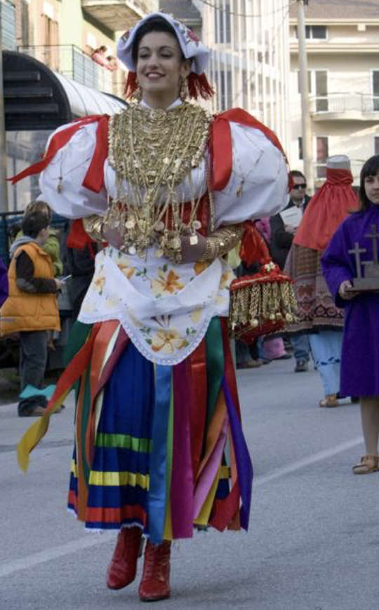 i riti pasquali in Italia: la processione del venerdì santo di Barile